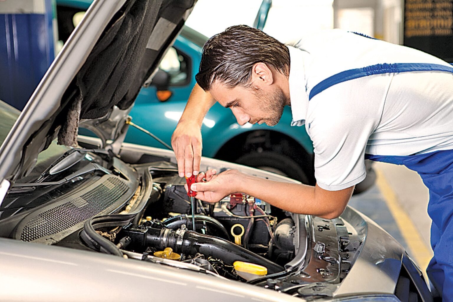 Car Mechanic Jobs in India – Skills, Training, Salary, and Career Growth
